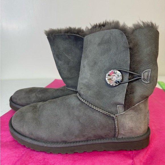 UGG Gray Boots with fur with bling gem button and bling back “Ugg” logo - Picture 1 of 9